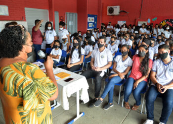 Ansiedade na Adolescência é tema debatido com alunos do Colégio Estadual Leonor Teles de Menezes