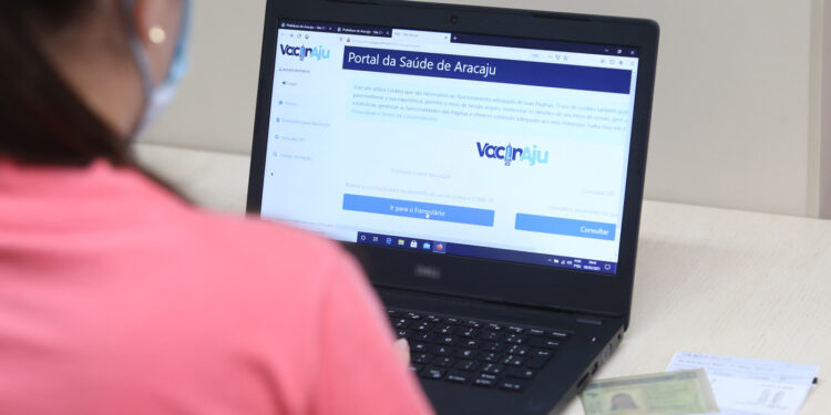 Reforço Janssen: pessoas vacinadas em outro estado devem se cadastrar no VacinAju