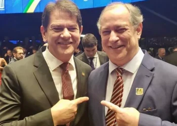 Ciro e Cid Gomes são alvos de operação da PF por desvio nas obras do Castelão