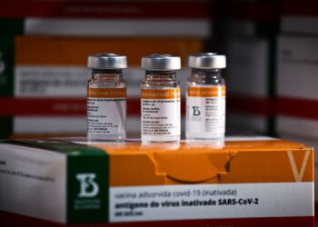 Estudo analisa eficácia de doses de reforço para quem tomou Coronavac