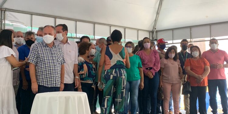 Banese realiza ação especial para entregar os cartões do Mão Amiga – Bacia Leiteira