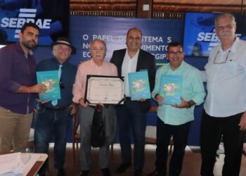 Luciano Bispo recebe diploma do SEBRAE-SE