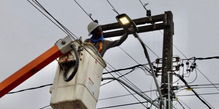 Modernização do parque de iluminação pública já chegou a quase 60% dos bairros em Aracaju