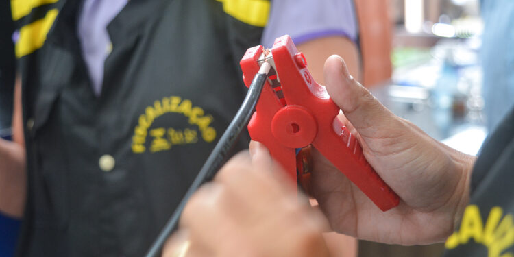 ITPS interdita mais de 140 mil metros de fios e cabos irregulares na operação “Energia Segura”