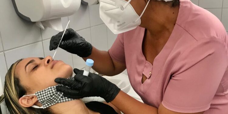 Aracaju monitora adolescentes vindos de Porto Seguro com sintomas gripais