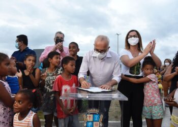 Prefeito Edvaldo entrega duas novas praças no bairro 17 de Março: qualidade de vida e sustentabilidade