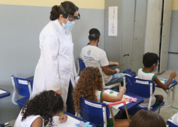 Mães destacam segurança no retorno das aulas presenciais com 100% da ocupação