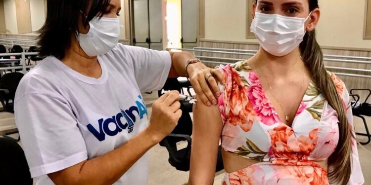 Covid-19: gestantes vacinadas com Janssen podem tomar dose de reforço da Pfizer