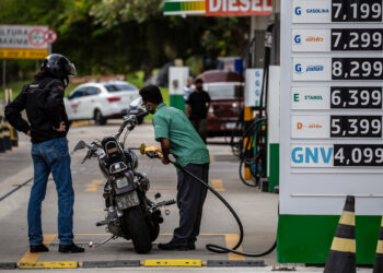 Preço da gasolina puxou, novamente, inflação em novembro