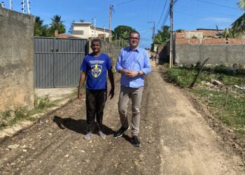 Eduardo Lima confere de perto solicitação feita à EMURB