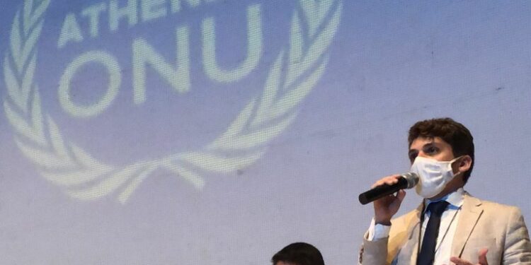 Breno Garibalde participa de simulação da Assembleia da ONU