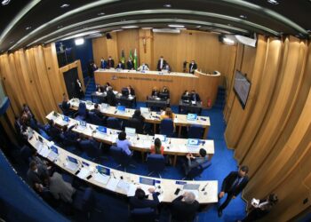 Parlamentares continuam apreciação das emendas ao PPA