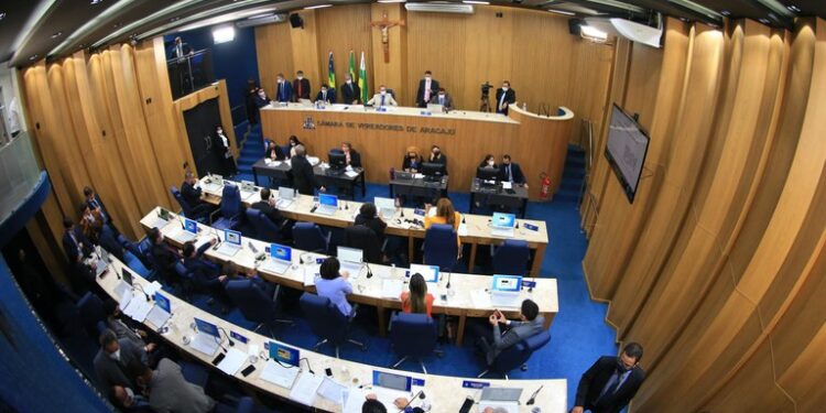 Parlamentares continuam apreciação das emendas ao PPA