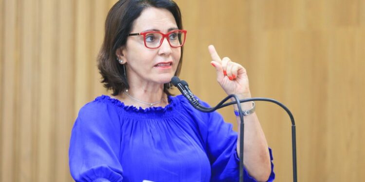 Aprovada, emenda de Emília, que prevê construção de creches municipais