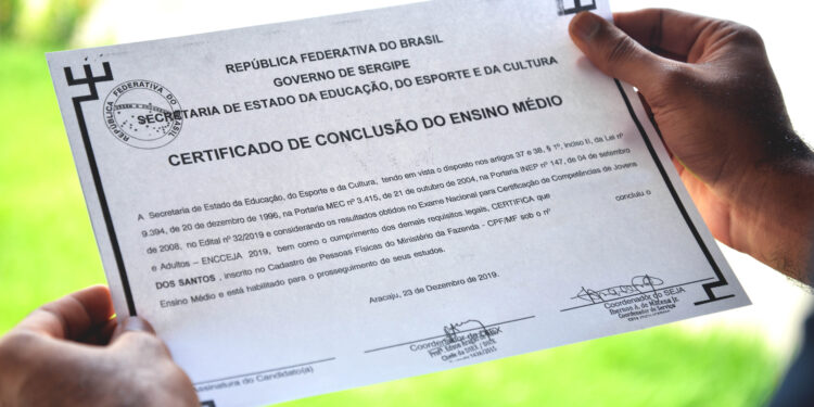 Candidatos aprovados no Encceja devem solicitar a certificação a partir do dia 14