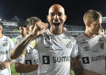Santos analisa a situação e tem dúvidas sobre a permanência de Diego Tardelli