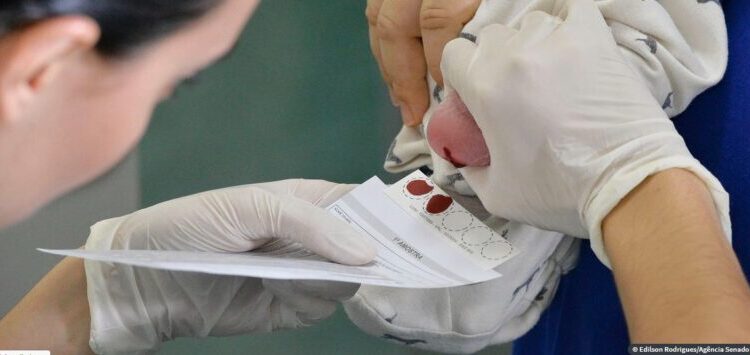 Teste que identifica covid e influenza A e B já é vendido em farmácias