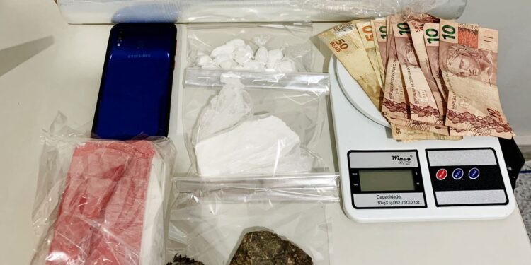 Polícia Civil prende homem em flagrante por tráfico de drogas em Umbaúba