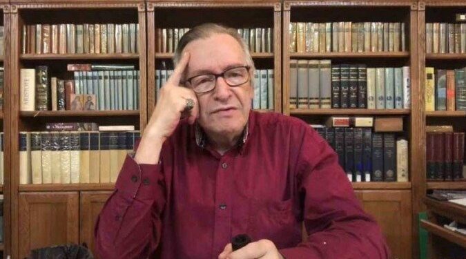 Bolsonaro lamenta morte de Olavo de Carvalho: “um dos maiores do país”