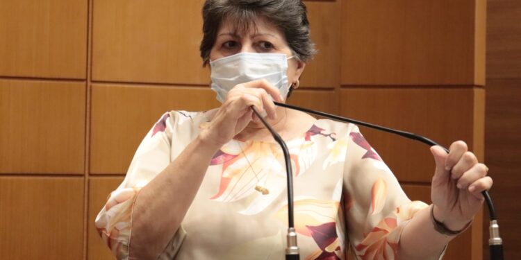 Deputada revela preocupação com aumento de casos de covid-19