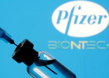 Pfizer: vacina específica contra Ômicron é cenário mais provável