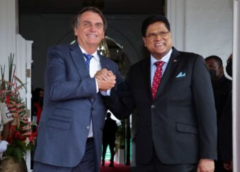 Brasil oferece apoio da Petrobras à exploração de petróleo no Suriname