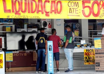 IBGE: inflação oficial fecha 2021 com alta de 10,06%