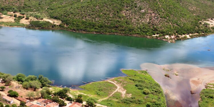 Defesa Civil faz sobrevoo em áreas sergipanas que margeiam o curso do Rio São Francisco
