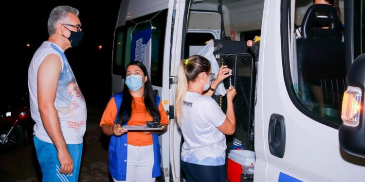 Carro da Vacina da Prefeitura de Lagarto segue imunizando a população em diversos bairros e povoados do município