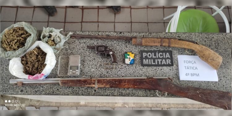 Polícia Militar apreende armas e drogas em Canindé do São Francisco