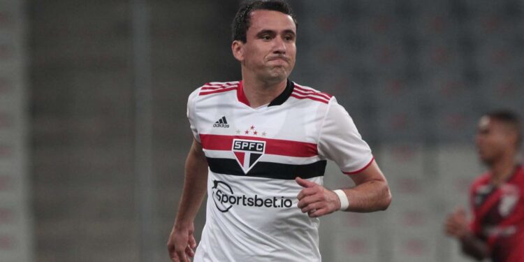 Mesmo contestado, Pablo irá para sua quarta temporada com o São Paulo