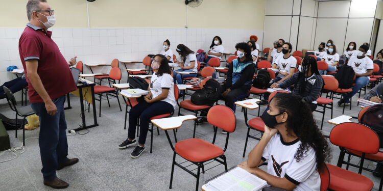 Pré-Universitário 2022: inscrições serão abertas nesta terça-feira, 4