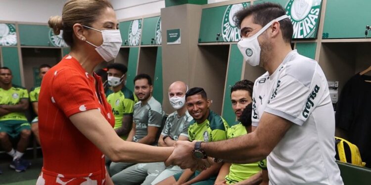 Com presença diária na Academia, Leila expõe política ‘pés no chão’ a Abel e garante confiança