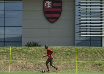 Testes, avaliações e primeiro contato com Paulo Sousa: elenco do Flamengo retorna ao Ninho nesta segunda-feira