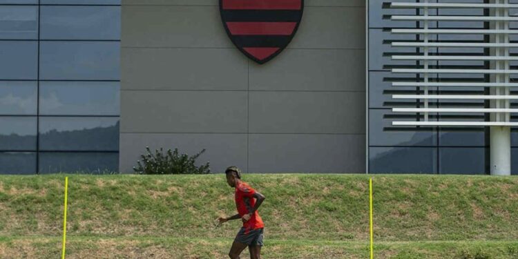 Testes, avaliações e primeiro contato com Paulo Sousa: elenco do Flamengo retorna ao Ninho nesta segunda-feira