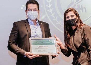 Gustinho Ribeiro recebe prêmio “personalidade política de Sergipe
