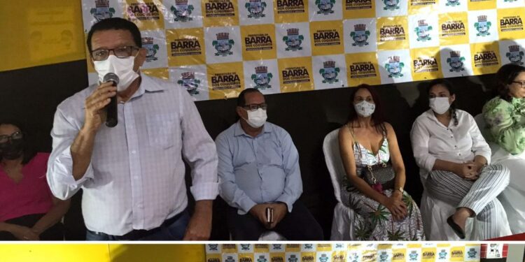 Prefeitura de Barra realiza posse de 29 gestores das escolas