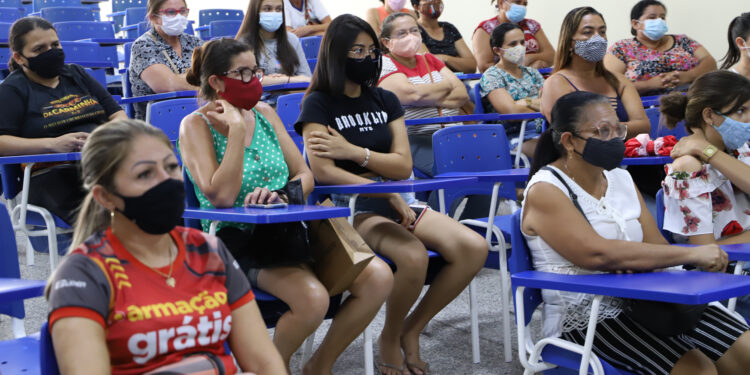 Seduc realiza reunião com pais e alunos para dialogar sobre Ensino Médio em Tempo Integral em Itabaiana