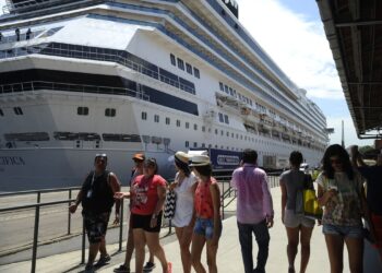 Anvisa acompanha situação de cinco cruzeiros em águas brasileiras