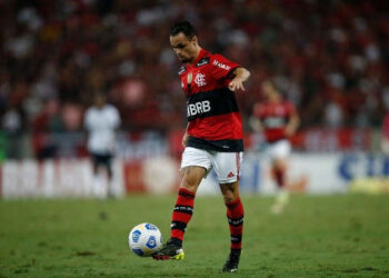 Jogador do Flamengo aceita proposta do exterior e fica próximo de deixar o clube, afirmam portais