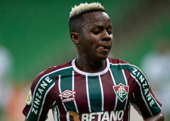 Cazares acerta rescisão contratual com o Fluminense