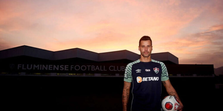 Fluminense anuncia oficialmente a contratação de Fábio: ‘Honra de fazer parte dessa história de grandes goleiros’