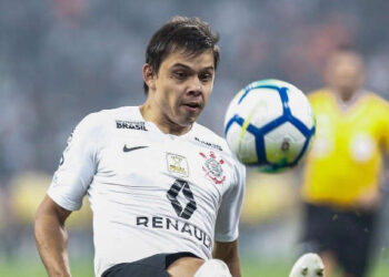 “Prestes a ser anunciado”; Romero vê Corinthians em cima do muro e recebe convite para jogar a Libertadores