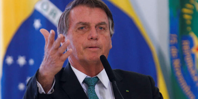 Bolsonaro diz que PEC permitirá a presidente e governadores zerar impostos sobre combustíveis e energia