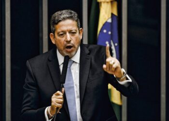 Lira critica governadores sobre preço de combustíveis e cobra solução do Senado