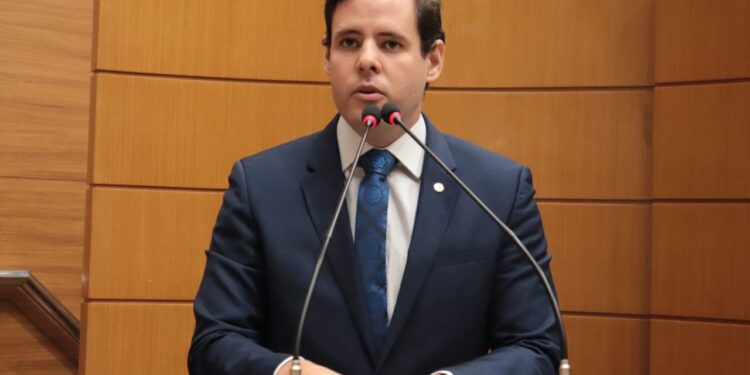 Deputado faz critica a prefeito de Aracaju: “A passos de tartaruga”
