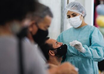 Brasil registra quase 100 mil casos de Covid-19 em 24 horas