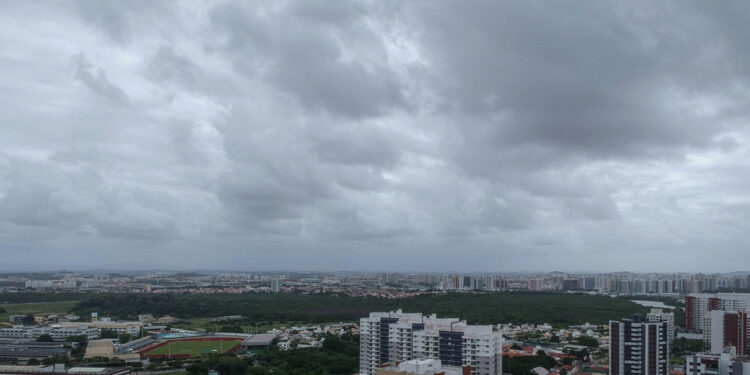 Último fim de semana de janeiro terá predominância de chuvas e tempo nublado