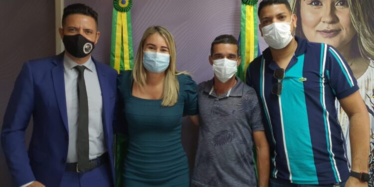 Kitty Lima recebe motoboy agredido por policiais e cobra apuração rigorosa do caso à SSP e PM