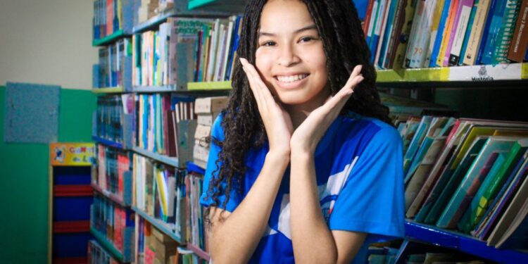 Aluna de Rosário do Catete recebe medalha de bronze nas Olimpíadas de Matemática